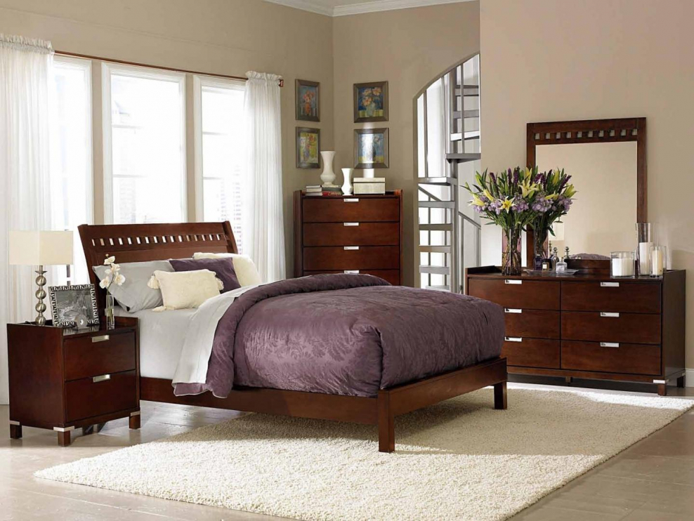 Светло коричневая мебель