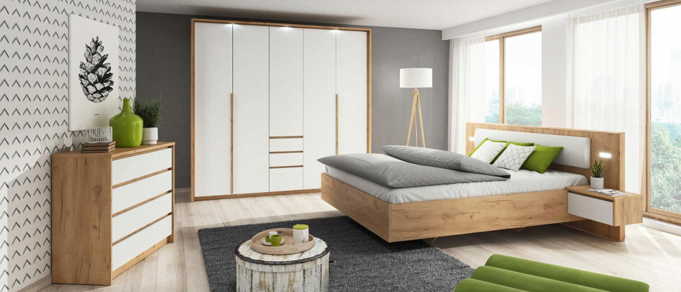 Спальная комната с темной мебелью