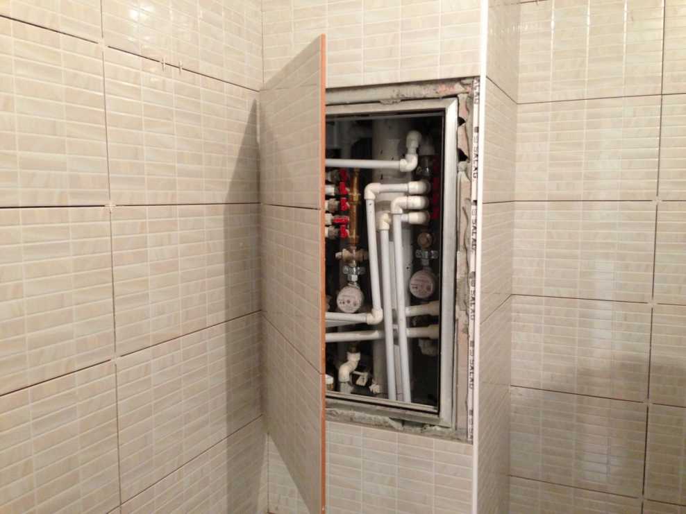 Люк сантехнический в интерьере