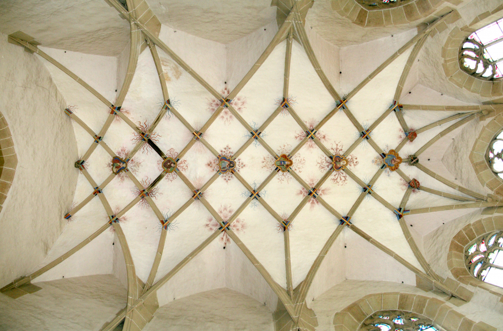 Арочный потолок замок