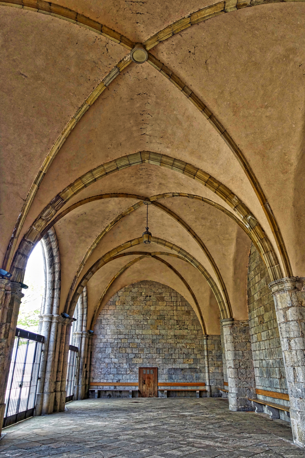 Стрельчатый свод арка колоннада