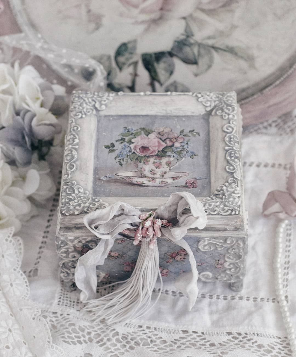 Декупаж столика в стиле шебби Шик