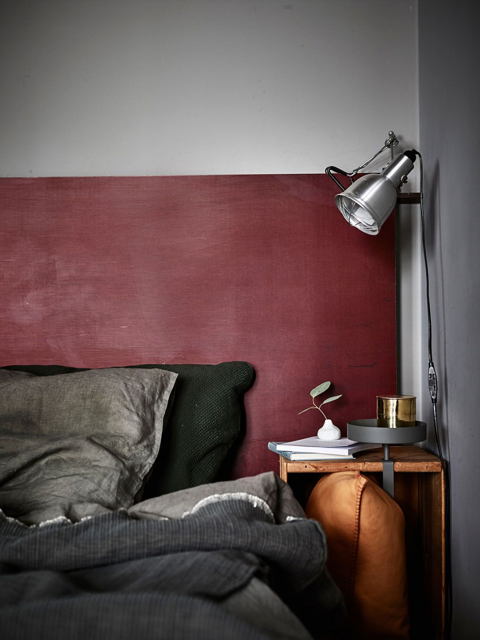 Сочетание цветов серый бордовый