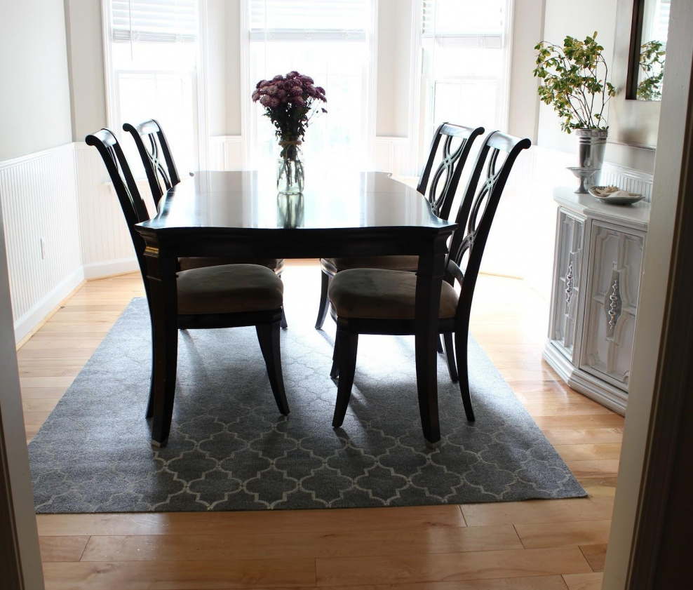 Ковер под столовую группу