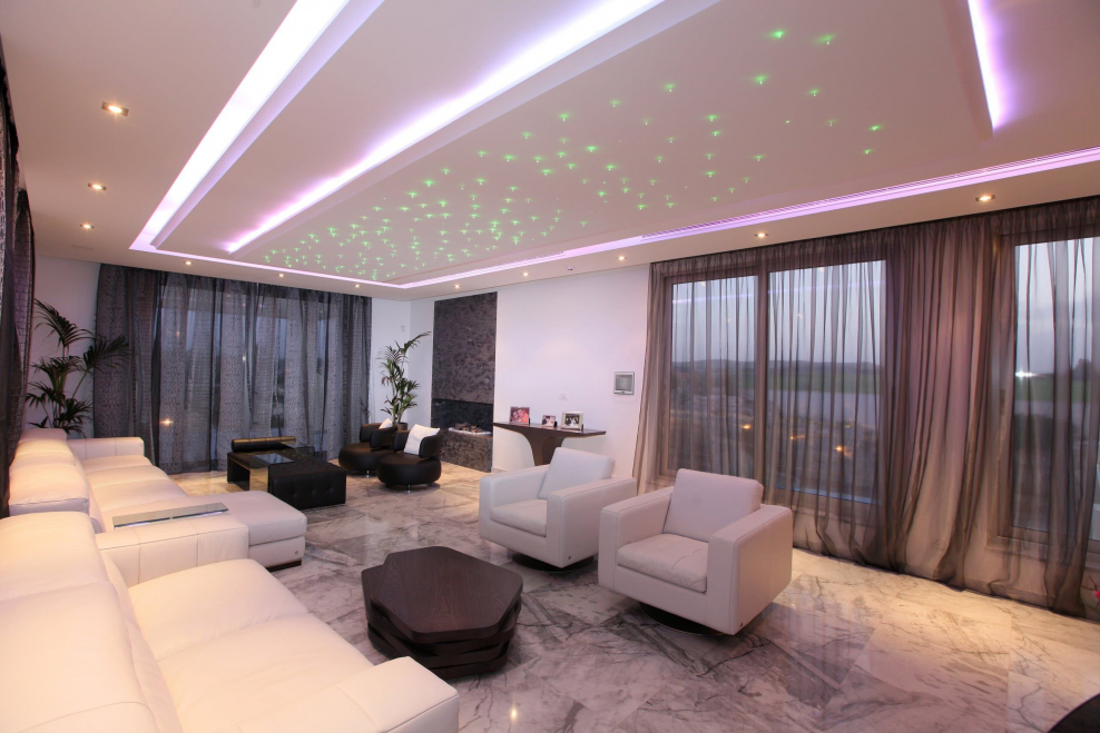 Потолок в гостиную