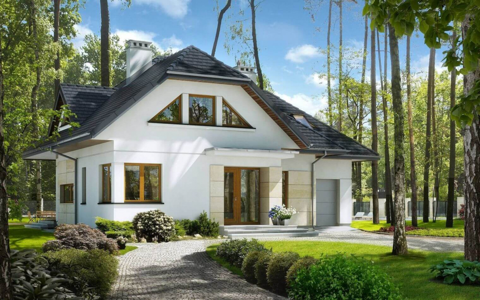 Красивый мансардный дом