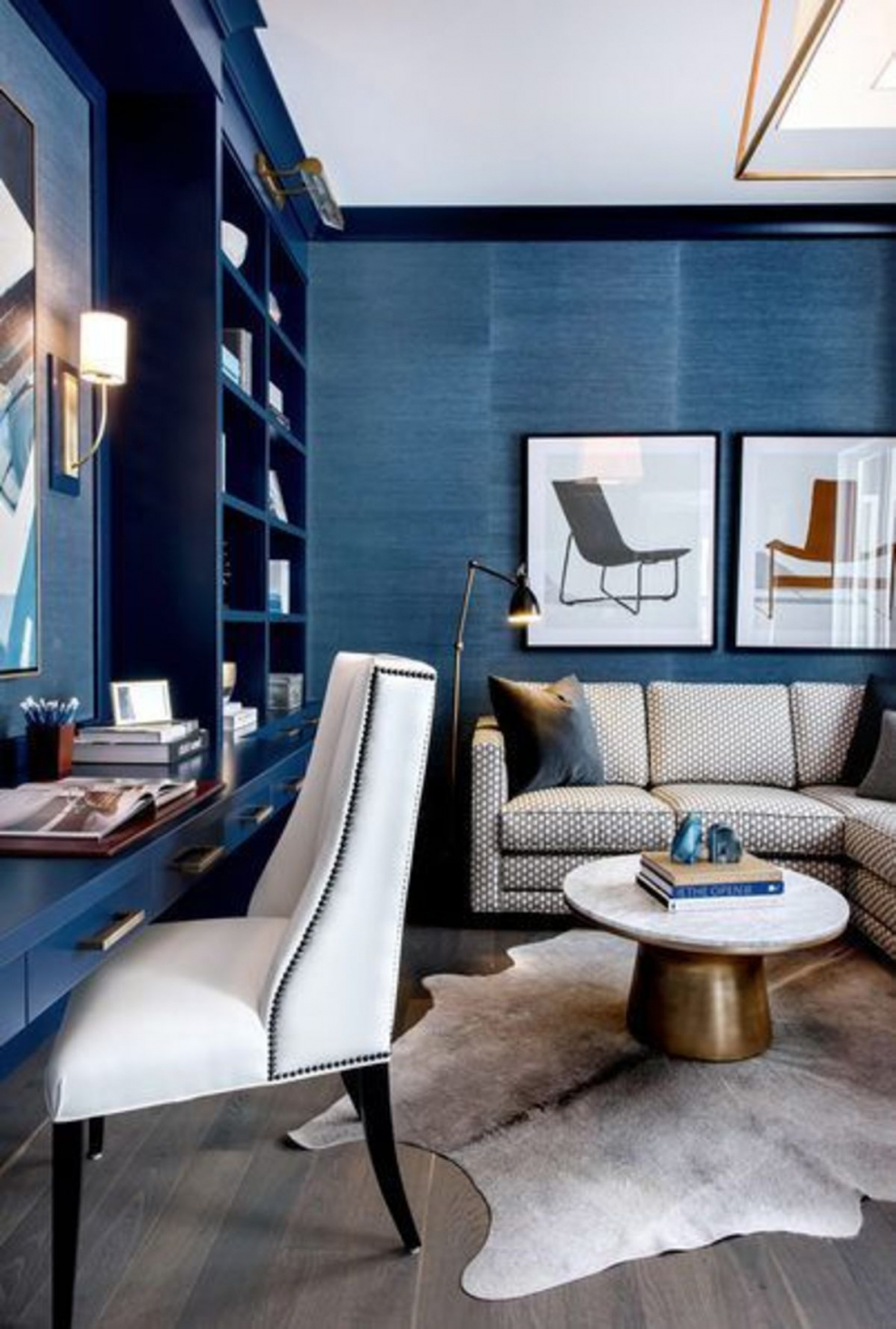 Черно бело синий интерьер