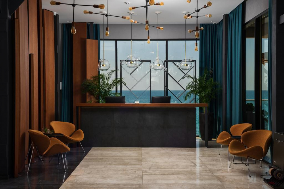 Большая Чайка нападает