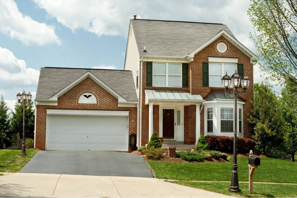 Американский загородный дом с гаражом