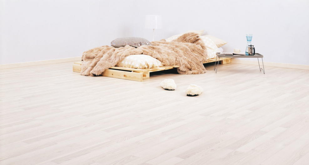 Линолеум Таркетт светлый под ламинат