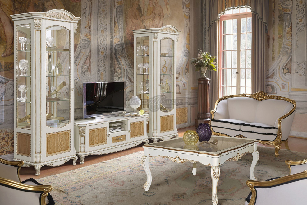 Витрина Альба Пинскдрев