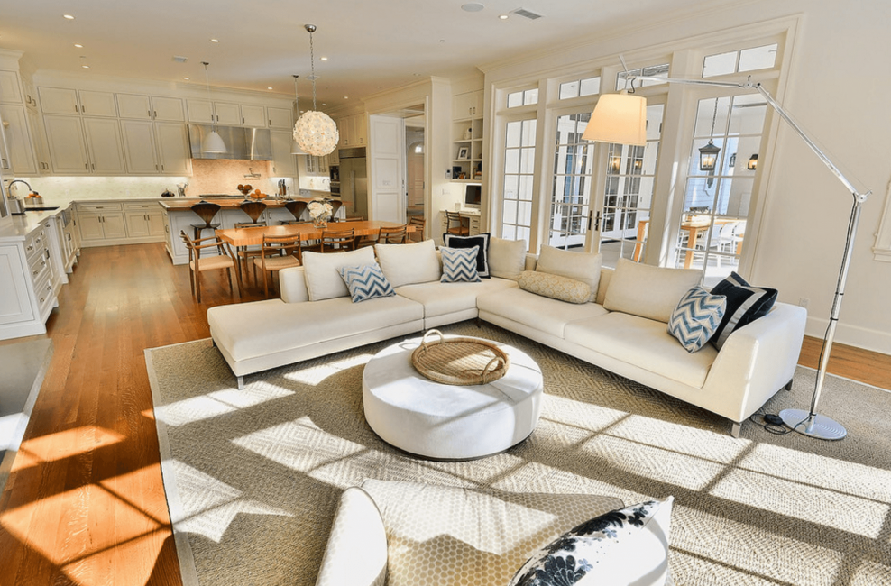 Планировка большой гостиной