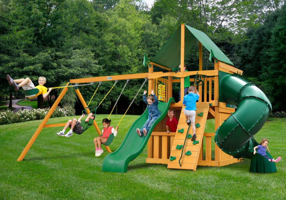 Детская площадка в саду