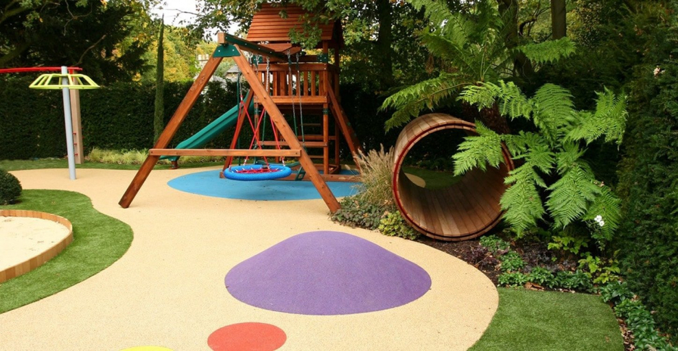 Дети на площадке