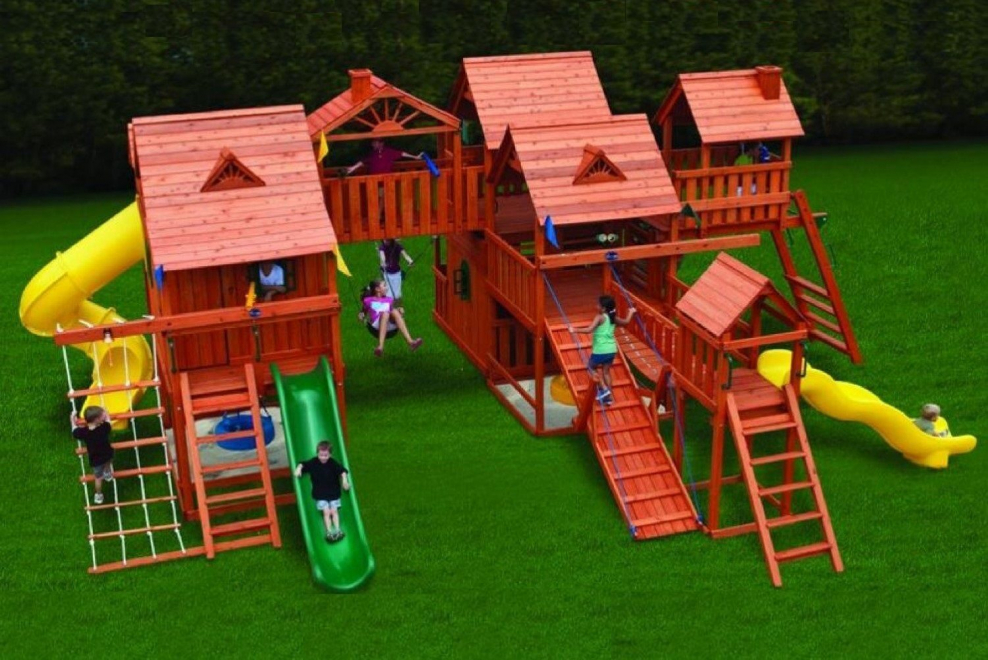 Игровая площадка с домиком