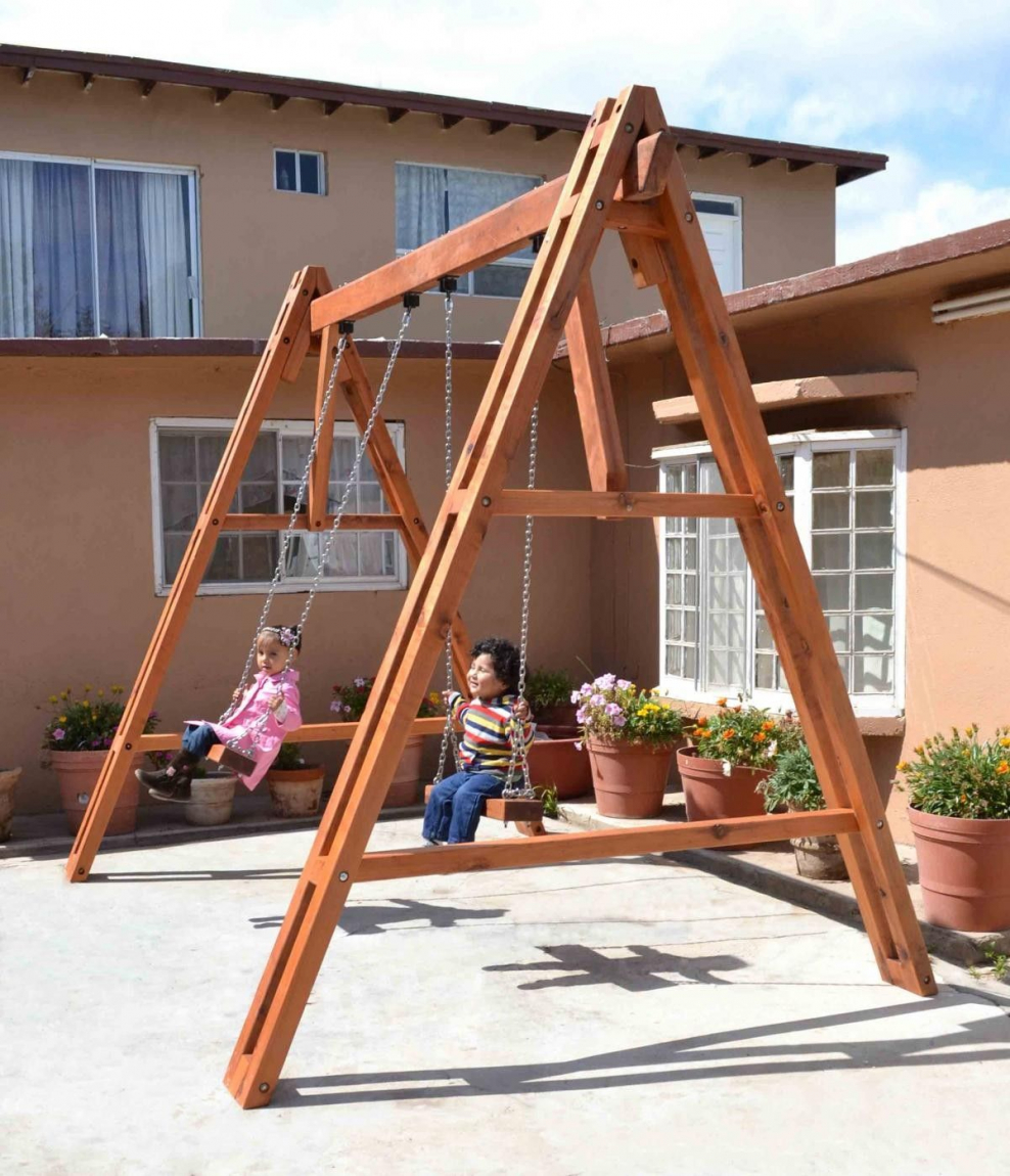 Детская площадка качели