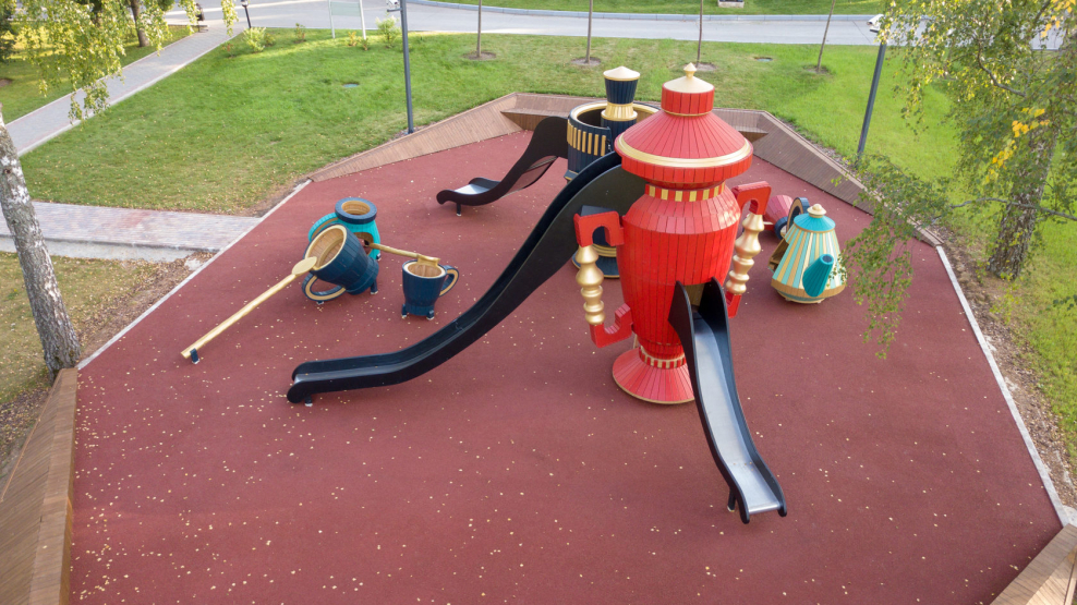 Домик в саду для детей