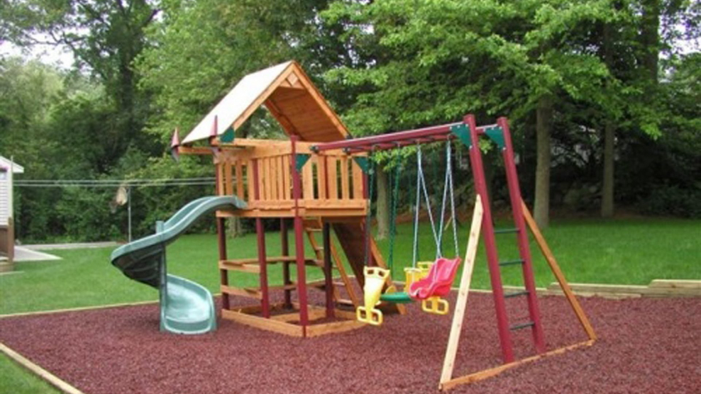 Детская площадка из дерева