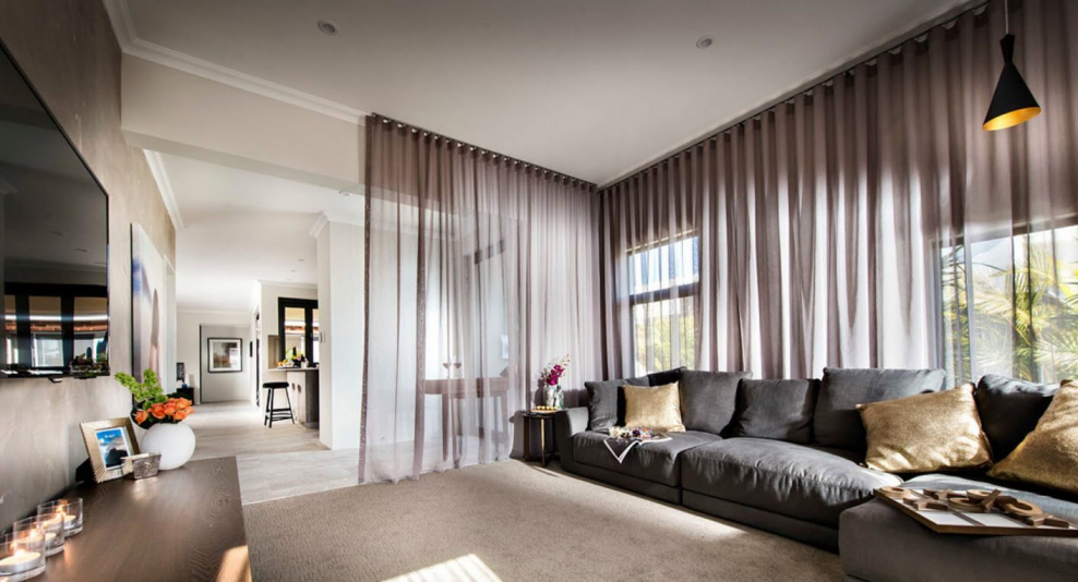 Шторы в современном интерьере гостиной