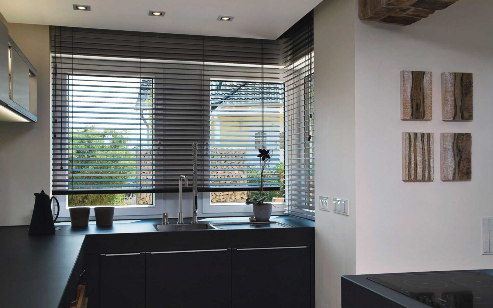 Жалюзи на окна на кухню