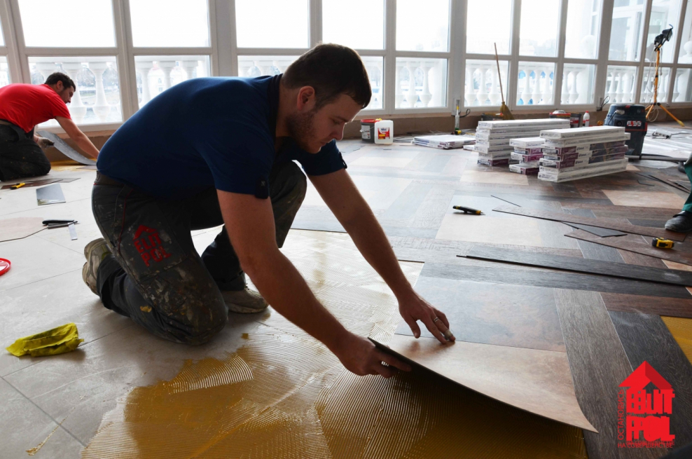 Виниловая плитка на пол монтаж