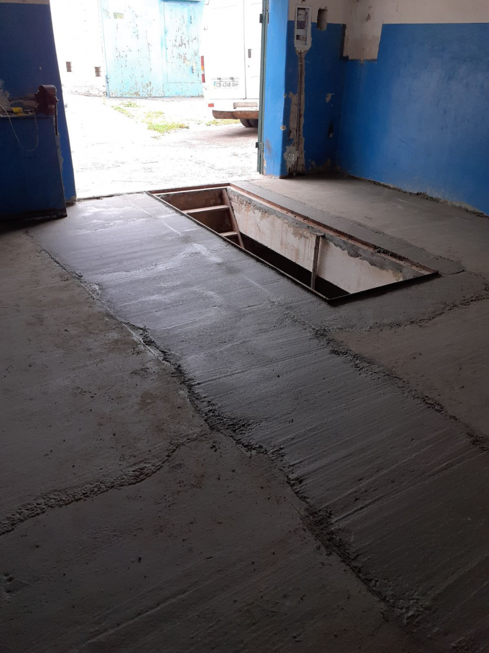 Картон на бетонном полу