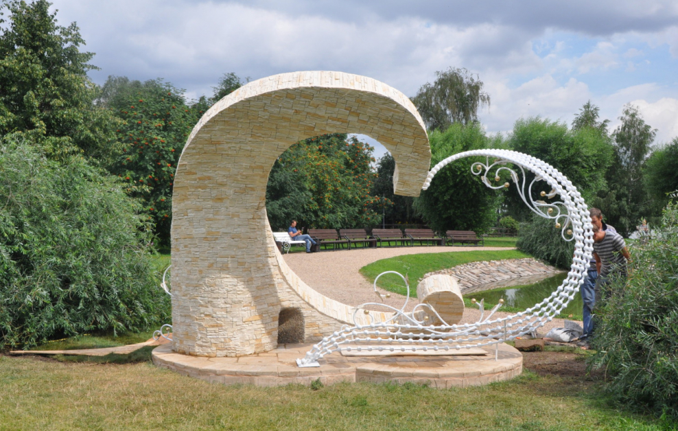 В Коломенском, аллея и усадьба.