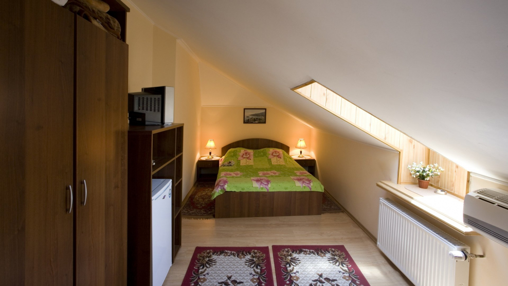 Маленькая узкая спальня