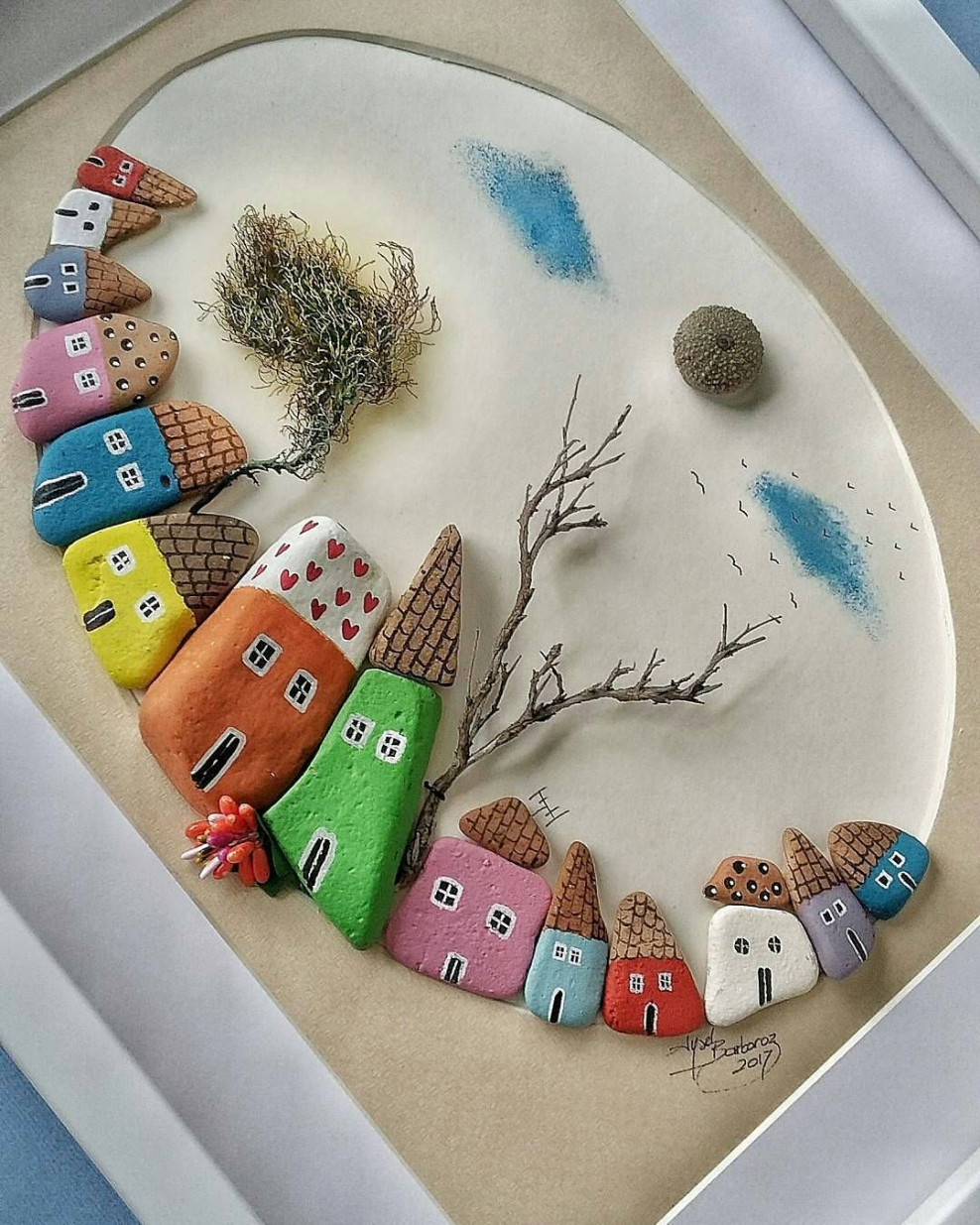 Панно из камней домики