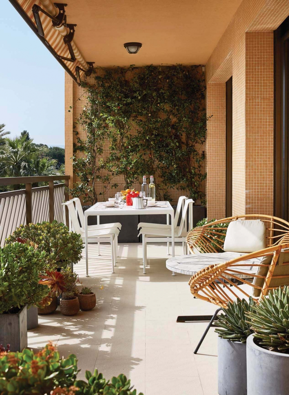 Качели на веранде