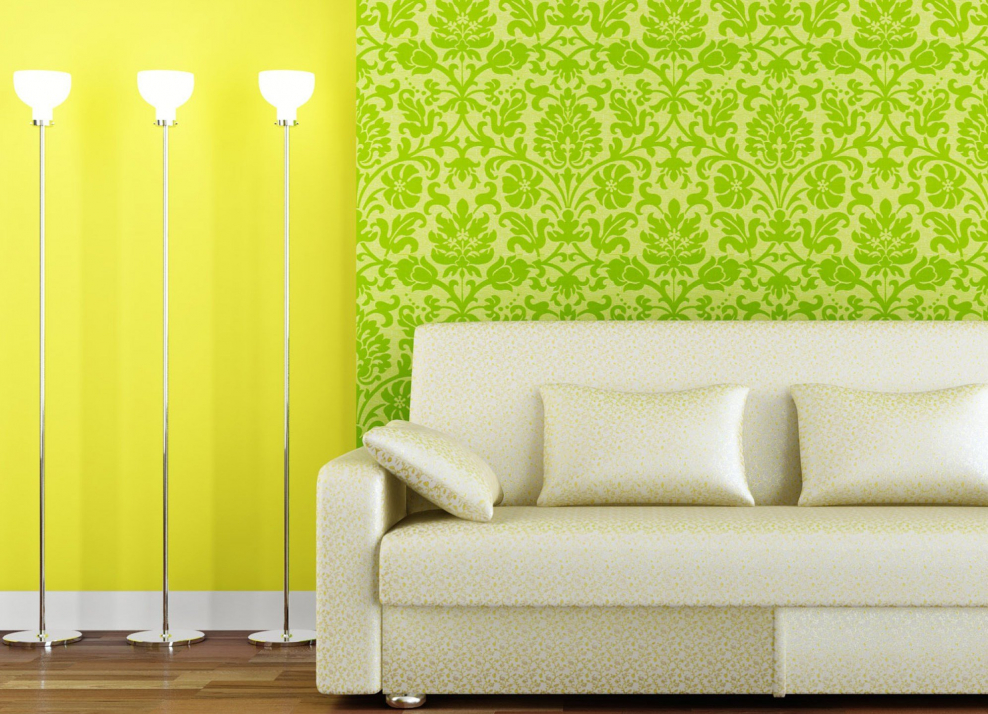 Изумрудный диван в интерьере