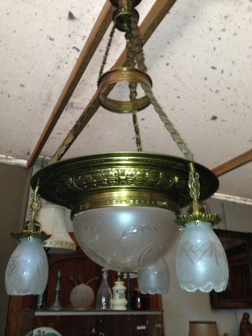 Старая люстра