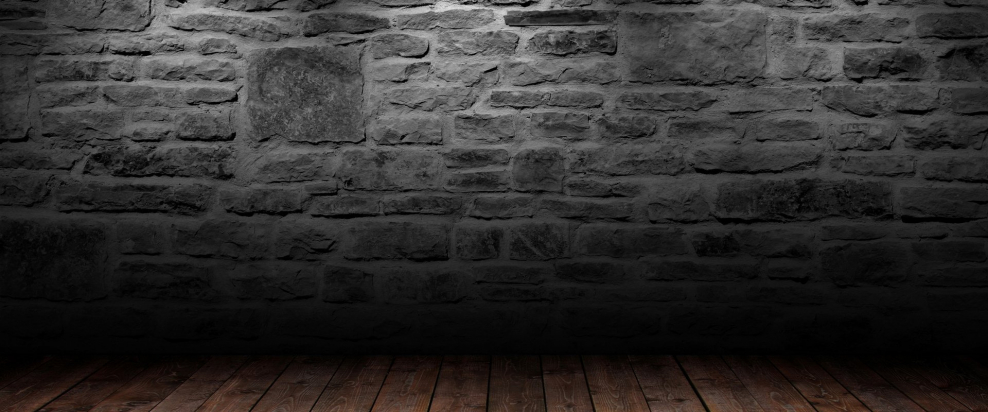 Мрачная каменная стена