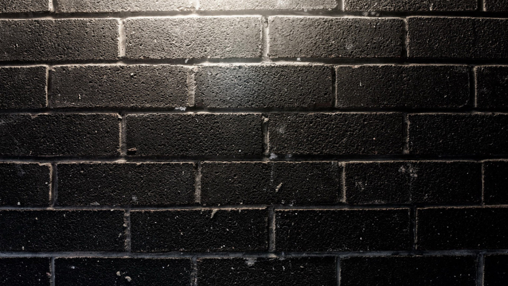 Черный кирпич