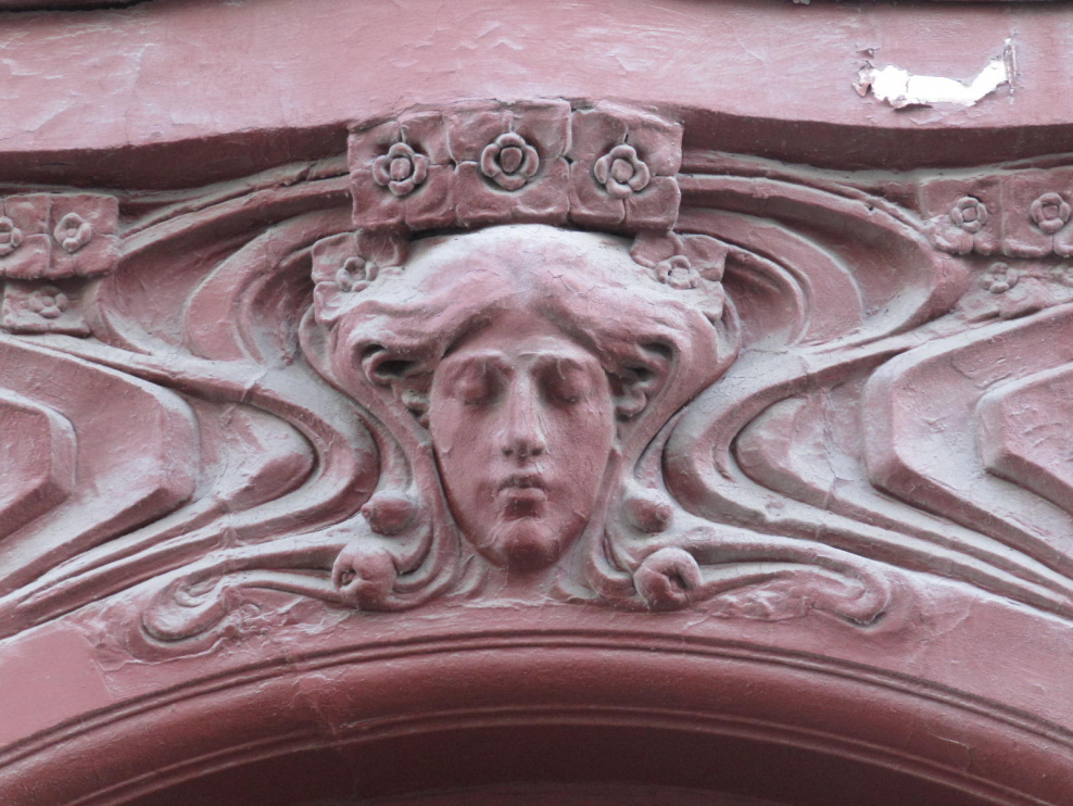 Маскароны на Мясницкой