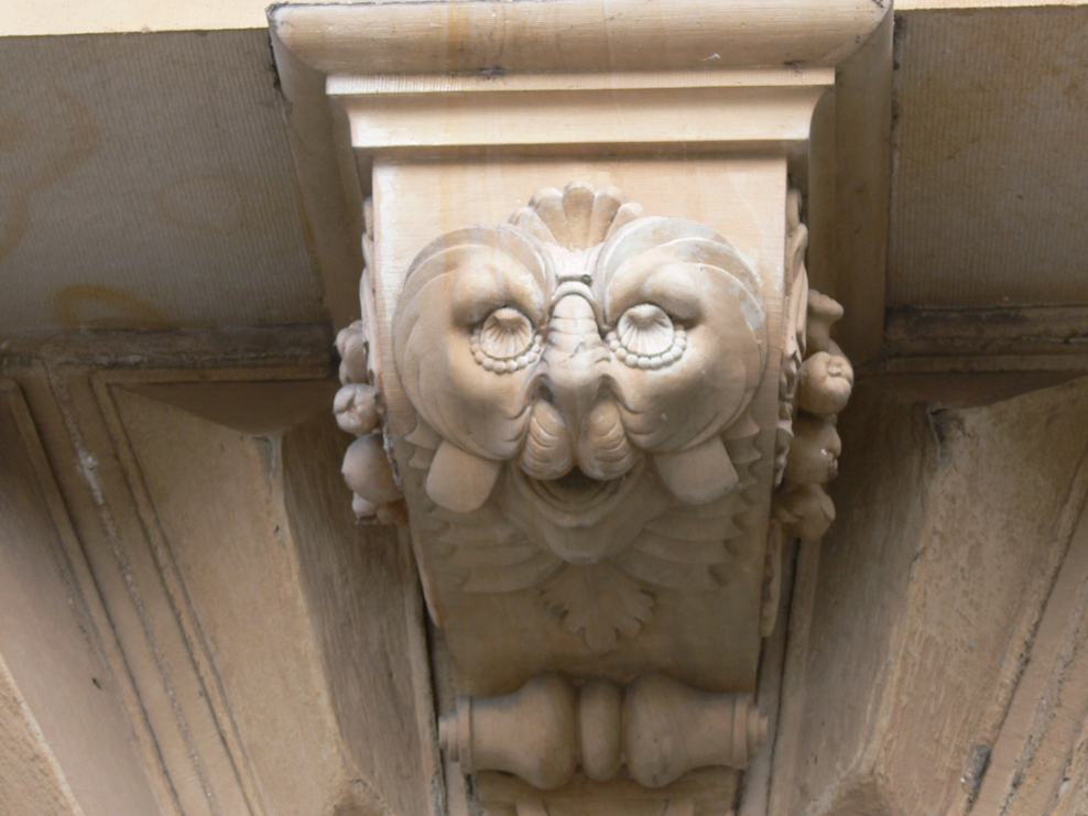 Капительмаскарон фасада