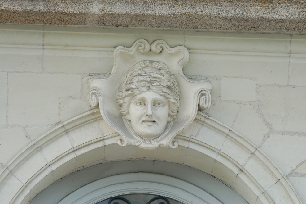 Памятники в стиле Модерн