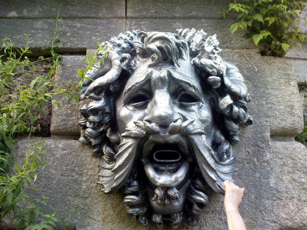 Маскароны в виде животных в архитектуре