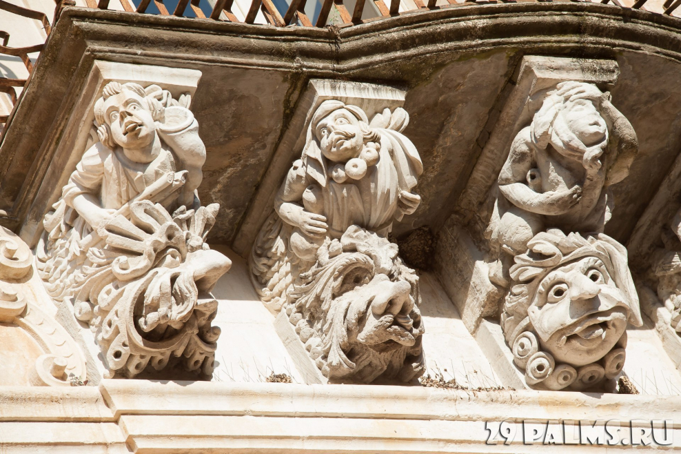 Маскароны женские