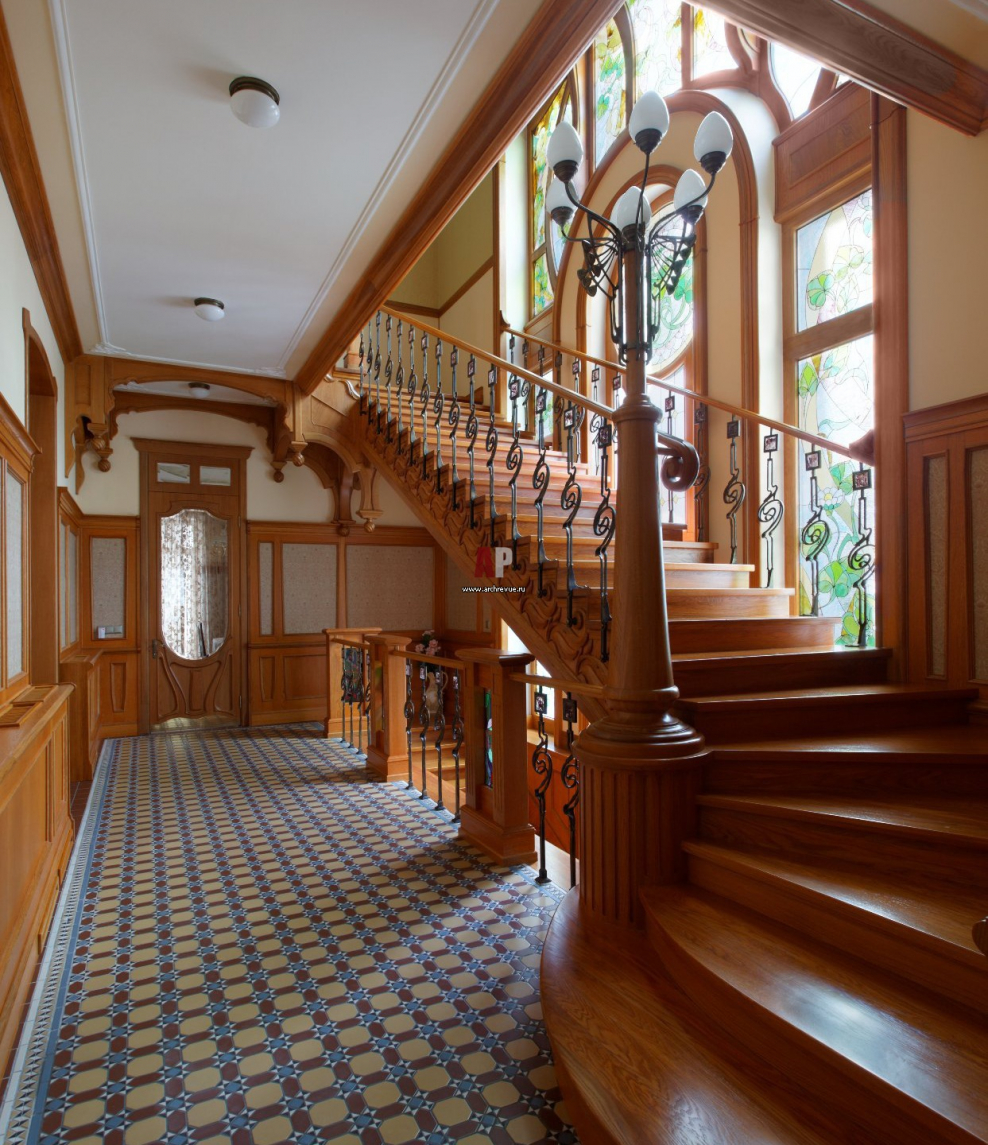Парадная лестница в дом