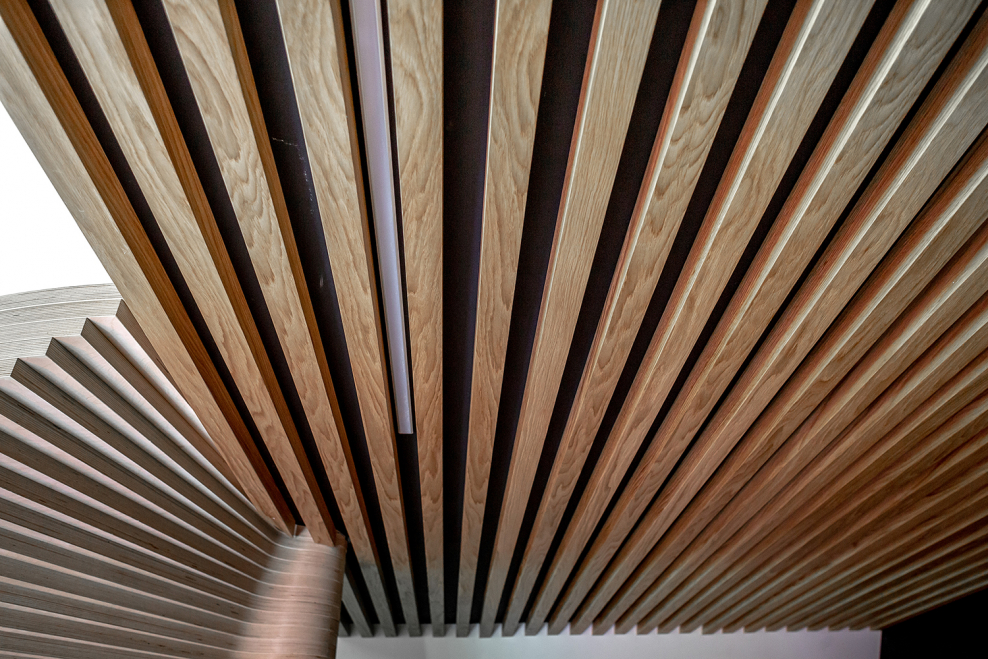 Деревянный реечный потолок