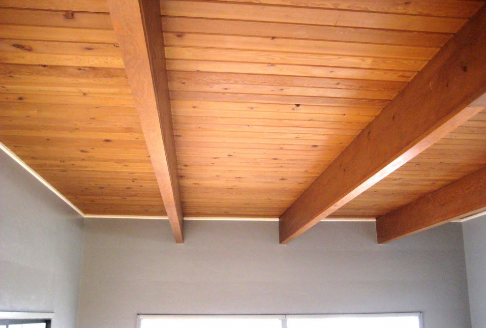 Потолок из деревянных реек