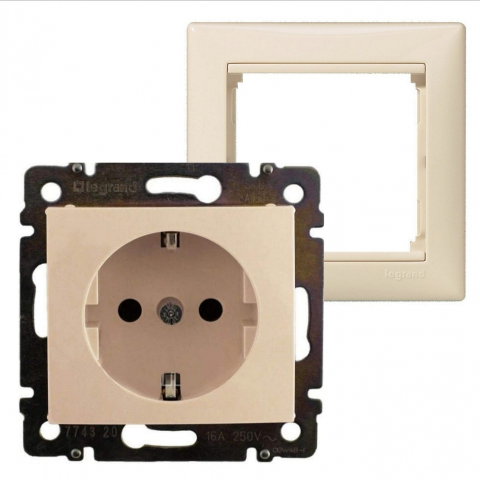 Розетка Legrand Valena 694268,16а, белый
