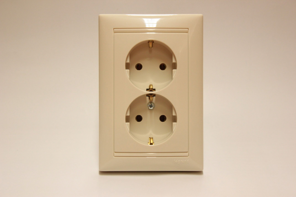 774370 Розетка Легранд