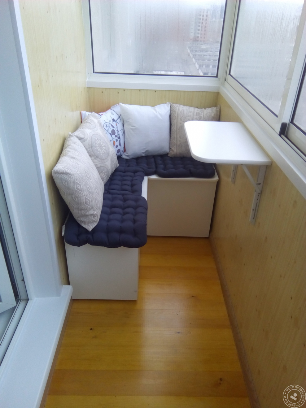 Отделка балкона под подоконником