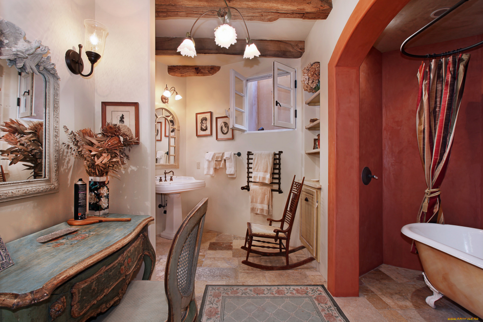 Деревянная ванна в интерьере Прованс