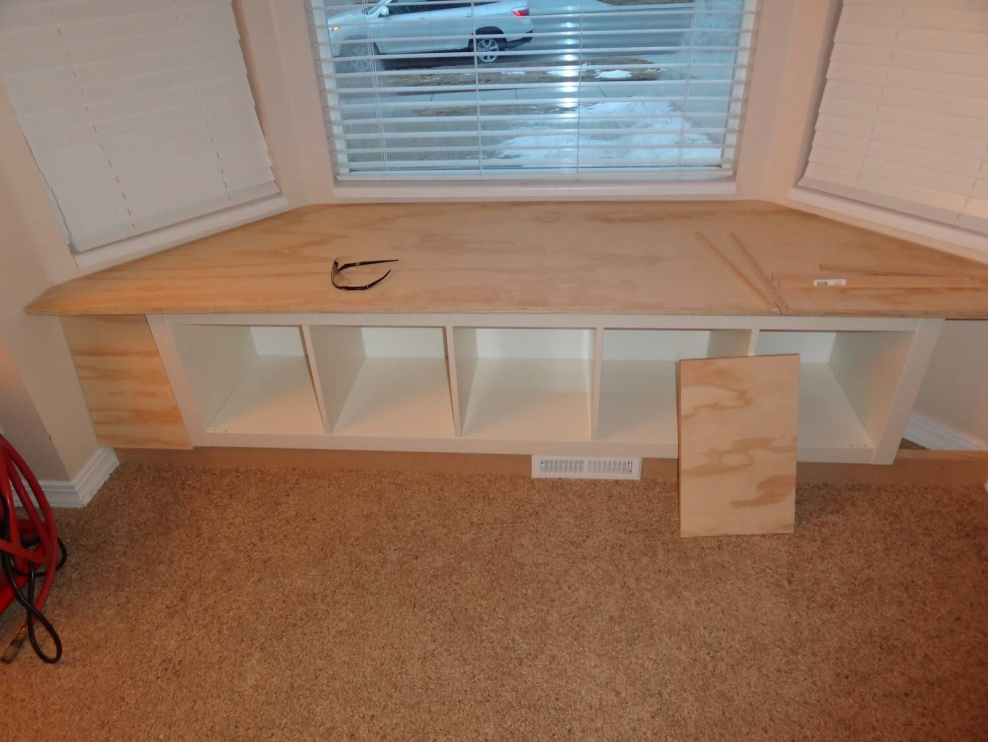 Обеденная зона в эркере