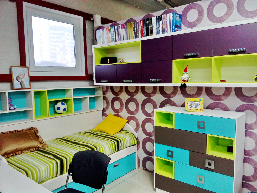 Яркая мебель в детскую