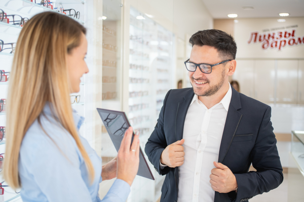 Консультант в оптике