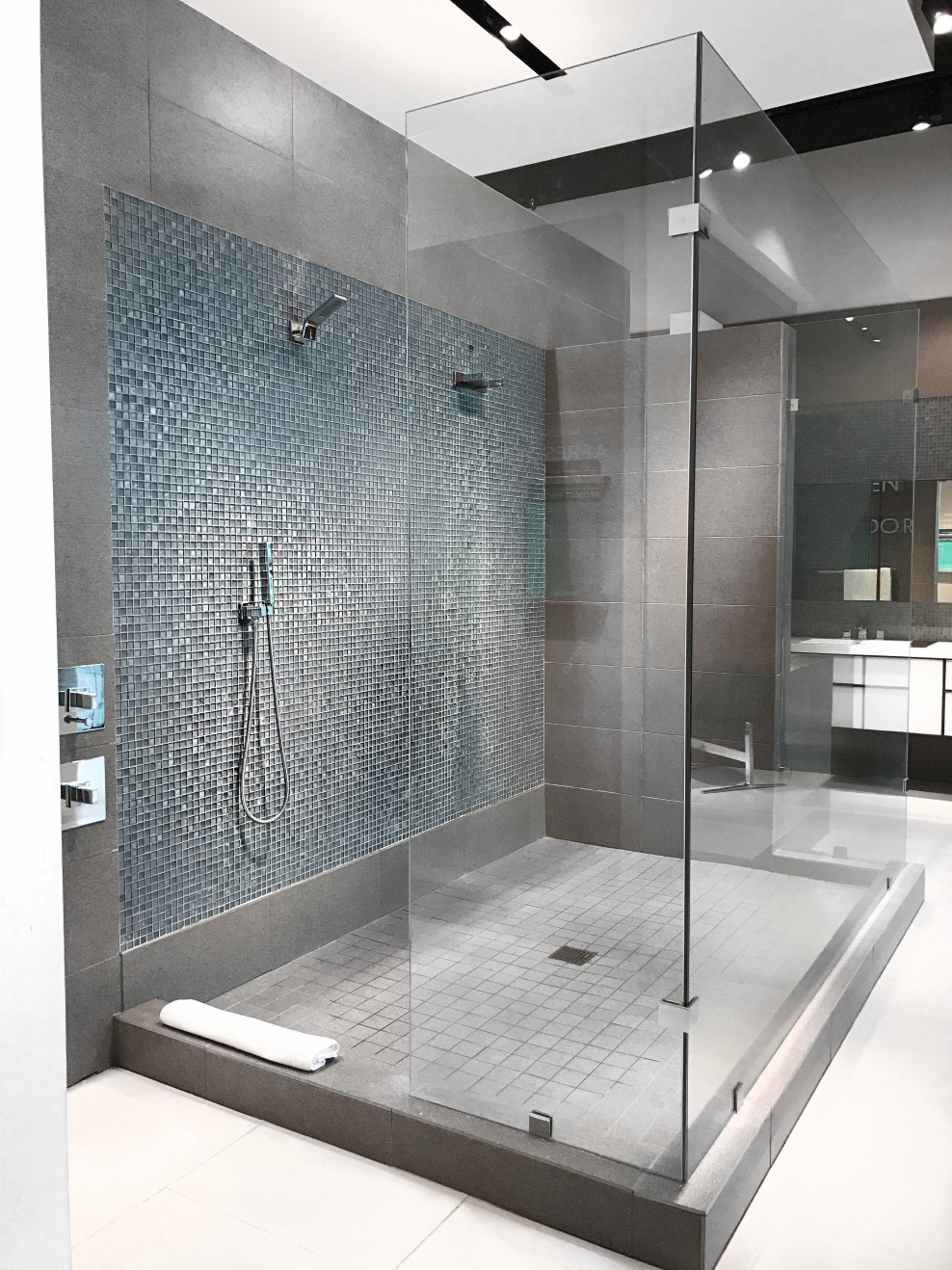 Современные душевые